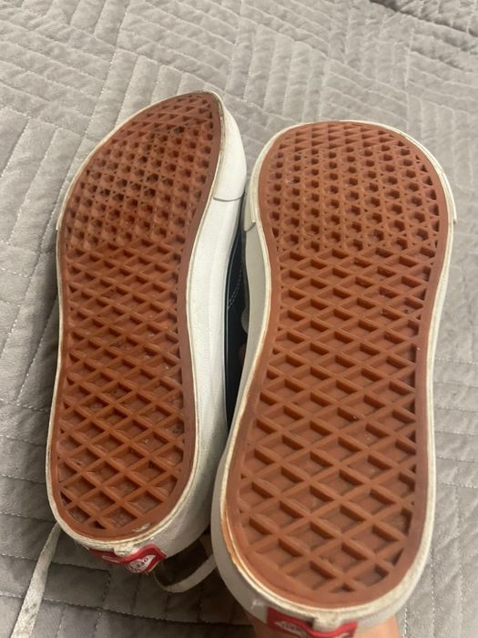 Продам кроссовки Vans