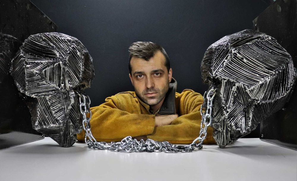 Sculpturi la comanda- fir de otel- artist Razvan Ghita