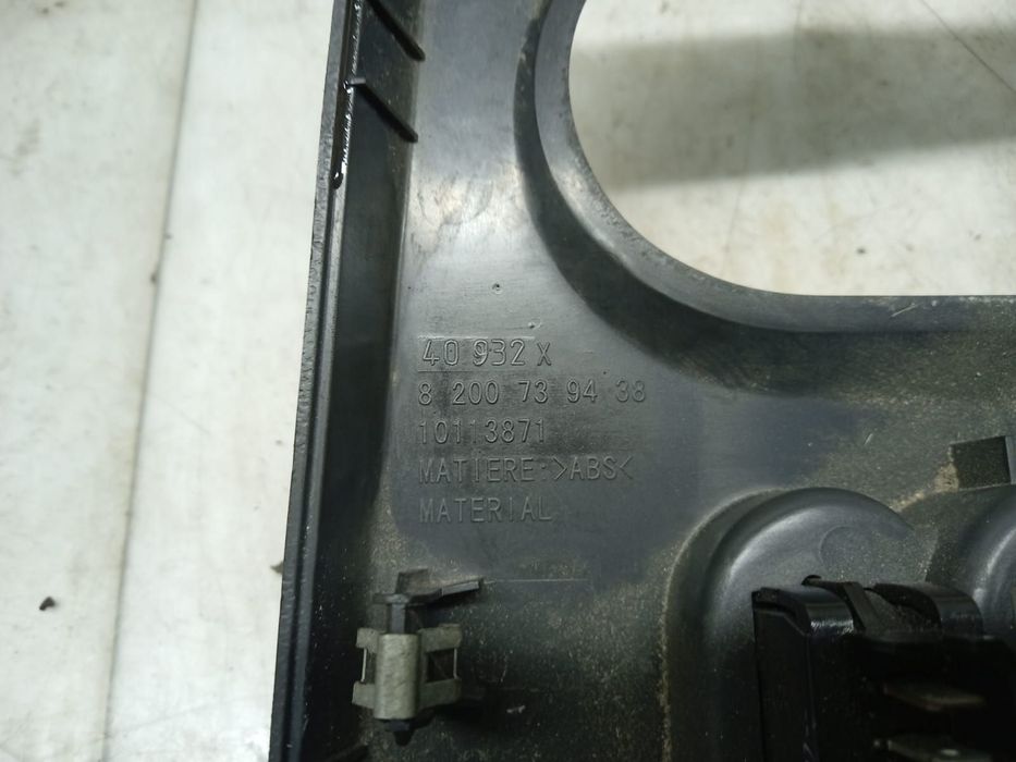 Ornament consola centrala butoane 8200739438 Dacia Logan 1 [facelift]