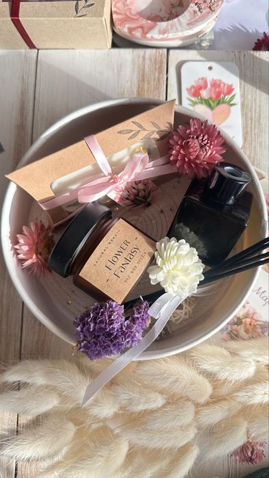 Наборы к 8 марта, свечи и мыло