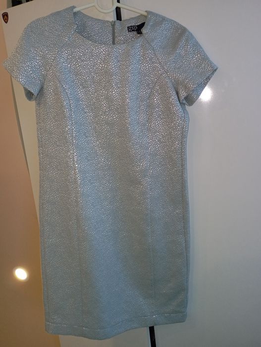 Официална рокля размер S