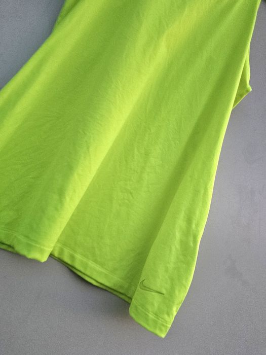 Nike дамски оригинален топ Л размер