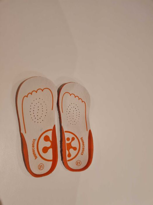 Pantofi bebelusi marimea 21 (ca si noi)