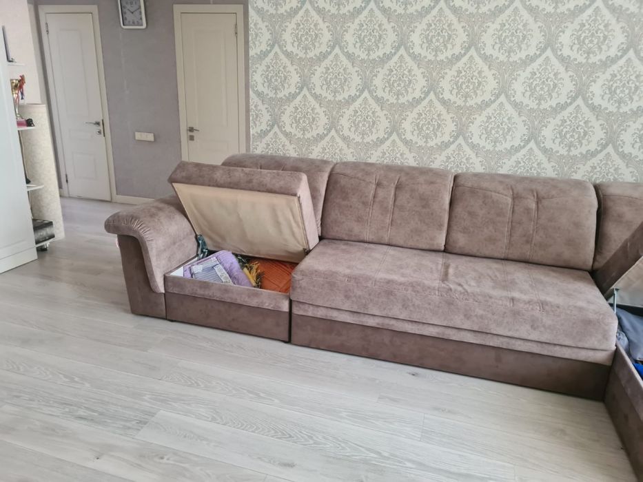 Продам диван (модельный)