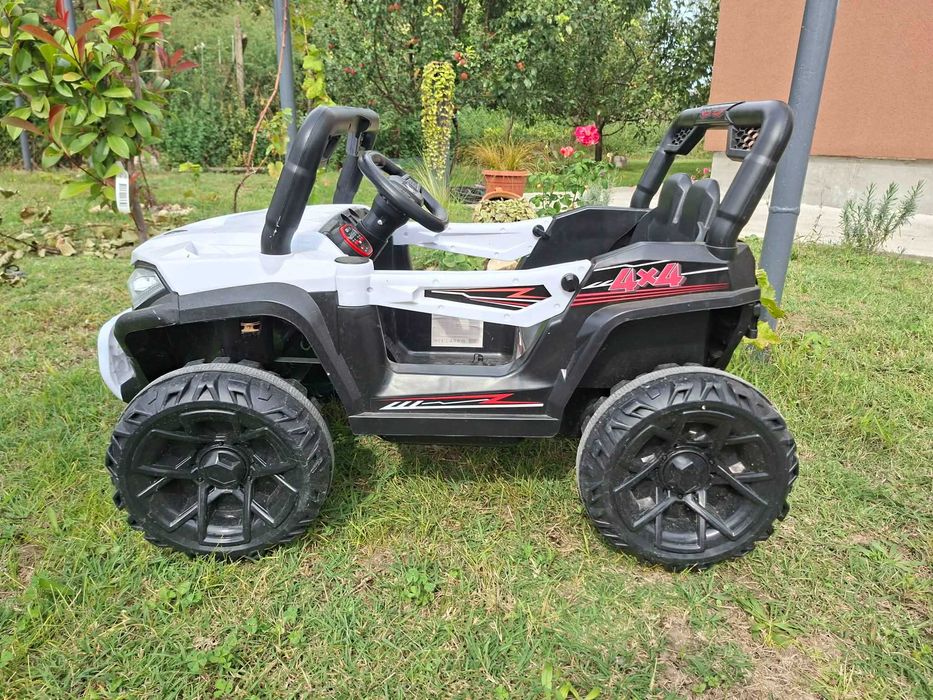 Акумулаторен джип MONI Fast UTV бял