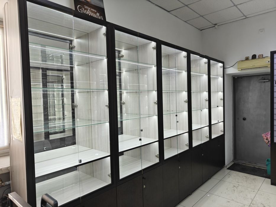 Витрины, стекляные дверки