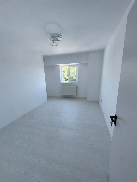 Apartament 4 camere de vânzare – 90 mp, renovat complet, Piața Moldovei, Focșani