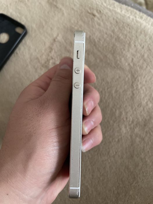 Айфон 5 с Голд свет