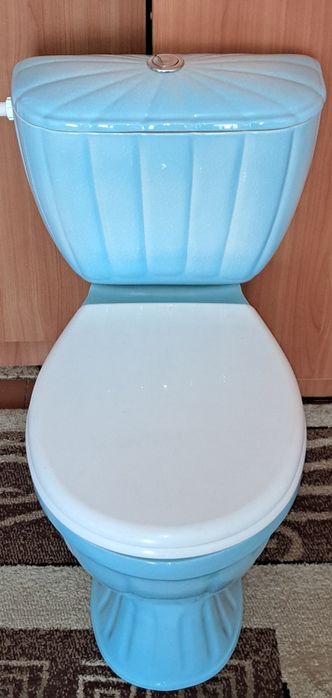 Унитазы в сборе в отличном состоянии б/у.