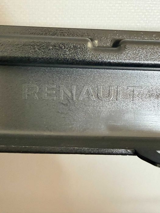 Spoiler bara fata Renault Megane E Tech nou original Renault negru lucios