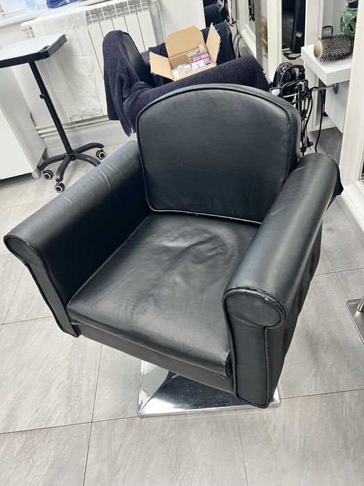 800 lei pret pt 4 scaune echipament salon de coafor