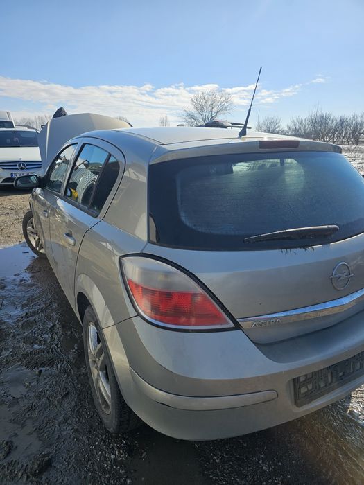 Dezmembrez  Opel astra h 1.7 2007 uși cutie roti faruri punte stopuri