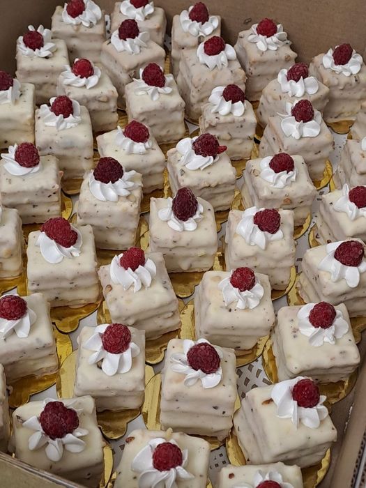 Tartaletka shirinligi va mini perojniylar