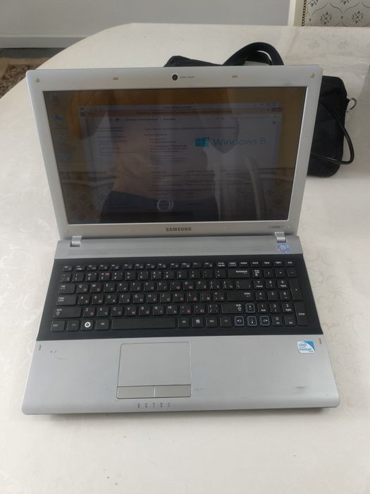 Ноутбук Самсунг продаю клавятура половина не работает