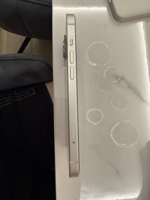 Телефон Iphone 13