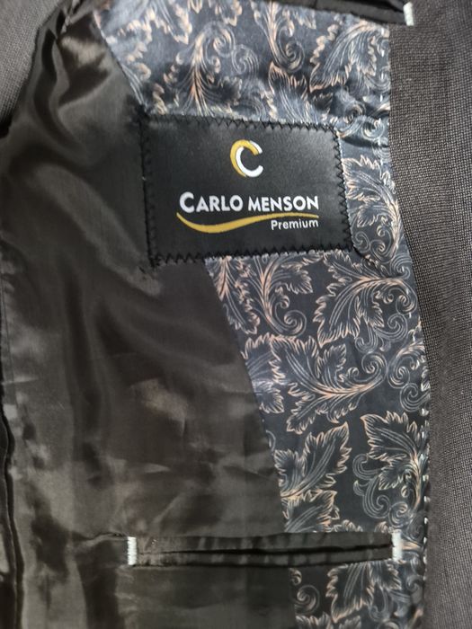 Vând costum, 2 piese, culoare maro