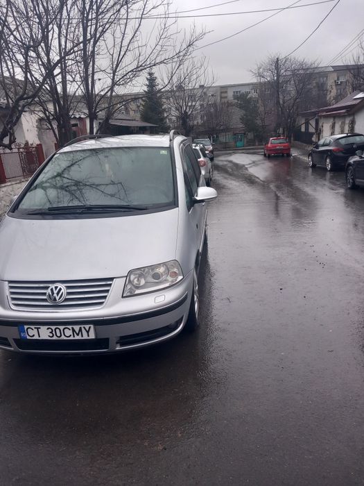Vând Volkswagen Sharan