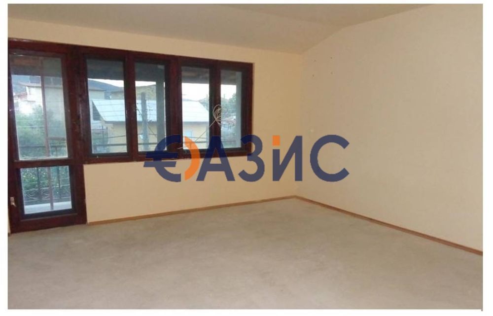 Два етажа от къща в с. Кранево, на 1 500 метра от морето, обл. Добрич,