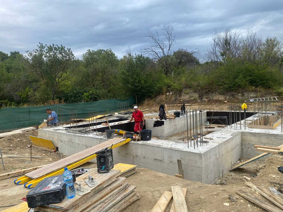 Фирма Недялков Инвест груб строеж, Огради, външни, и вътрешни ремонти