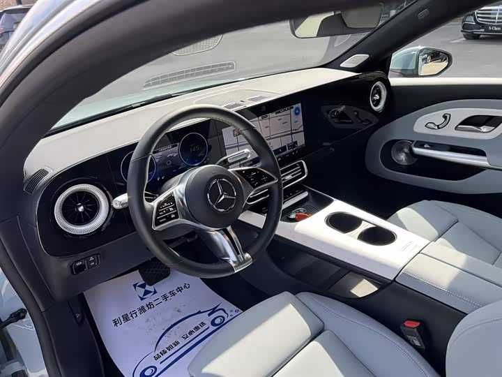 Mercedes-Benz CLA 300L PHEV 2025
