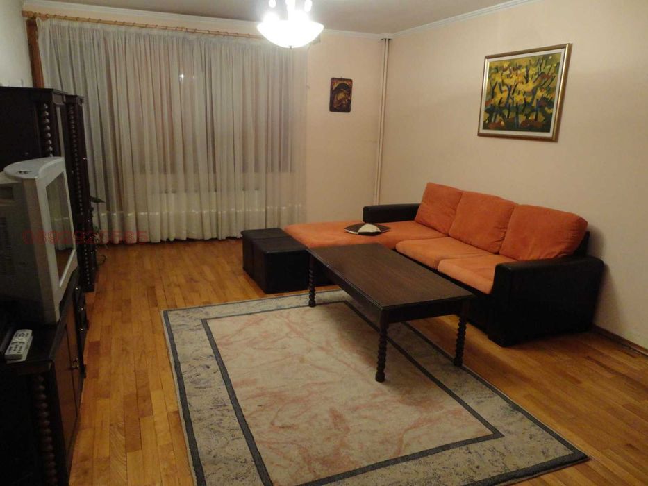 Тристаен апартамент под наем в София