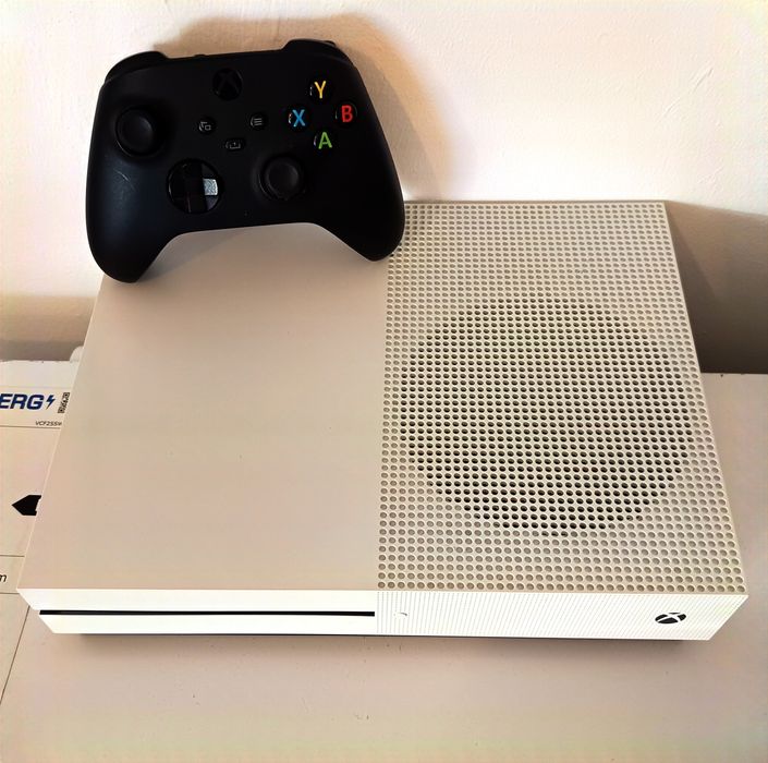 Xbox One S 500 GB HDD cu +20 jocuri instalate + 1 Controller Wirelles