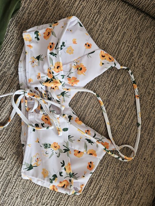 Costum de baie nou