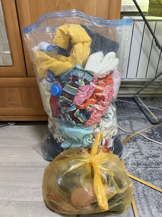 Отдам за вкусняшку вещи