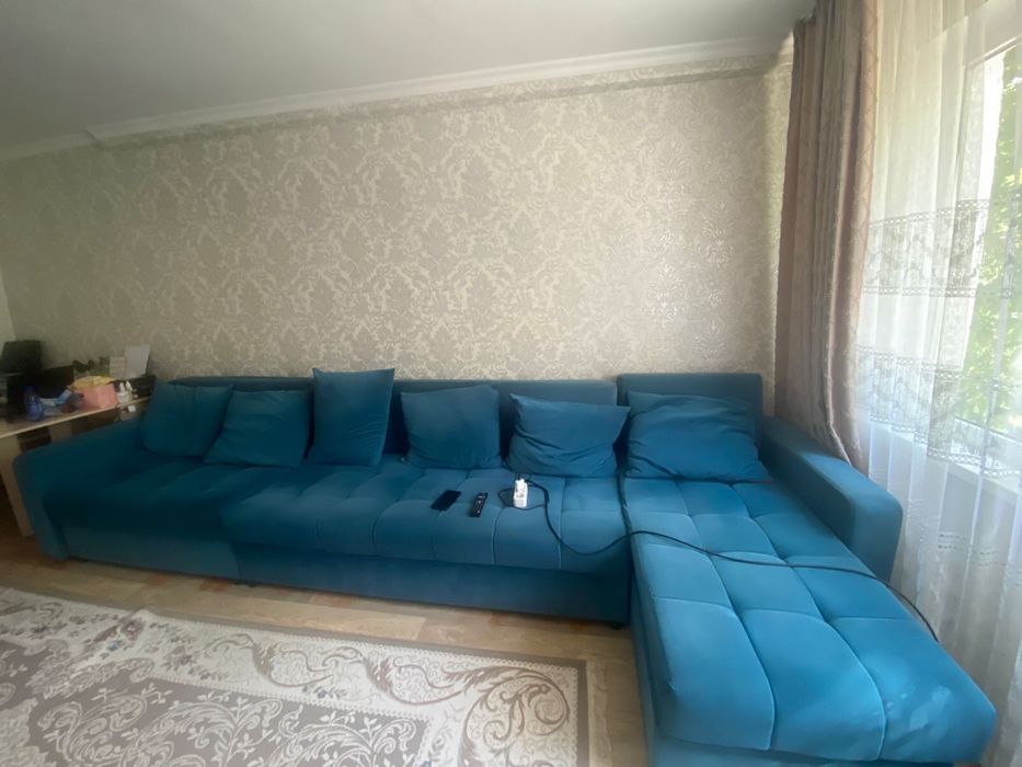 Продам Диван 4 м велюр