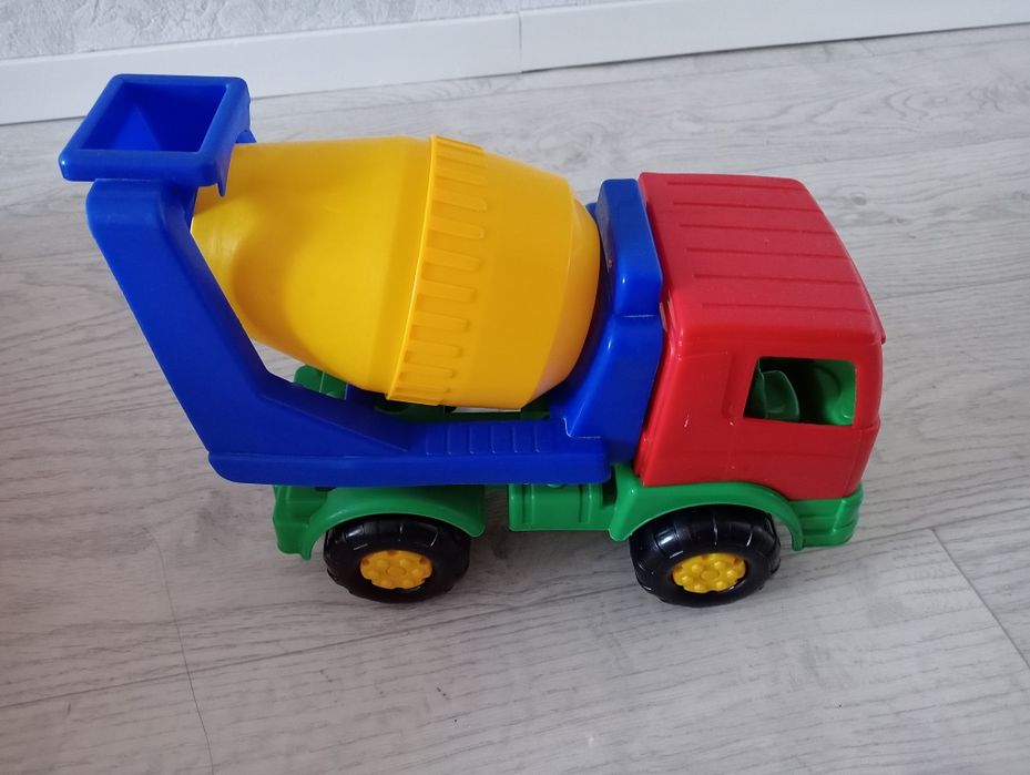 Продам игрушки .