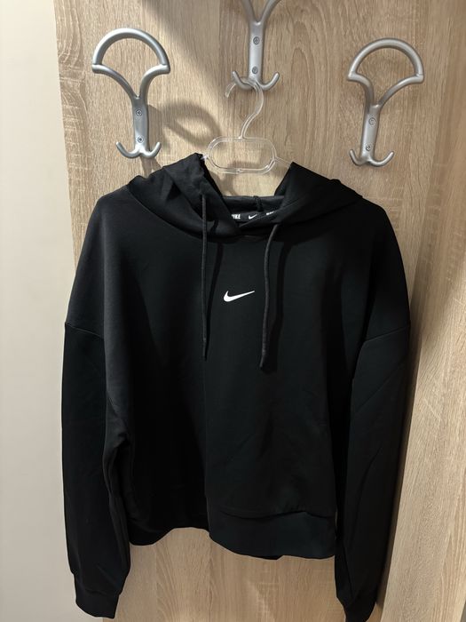 Дамско черно горнище Nike