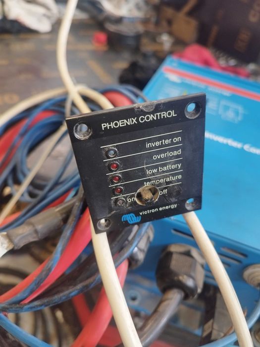 Инвертор Victron phoenix compact 1200w 12/220v