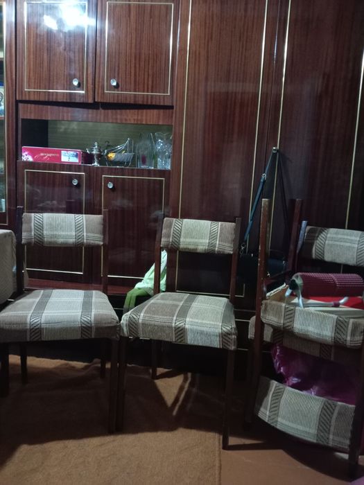 Продаётся Обеденный стол и стулья