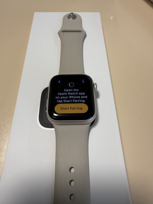 Apple Watch SE (Gen 2) 40 mm Starlight