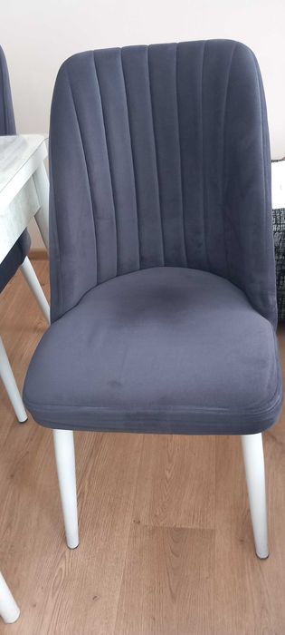 Комплект разтегателна трапезна маса +  4  стола