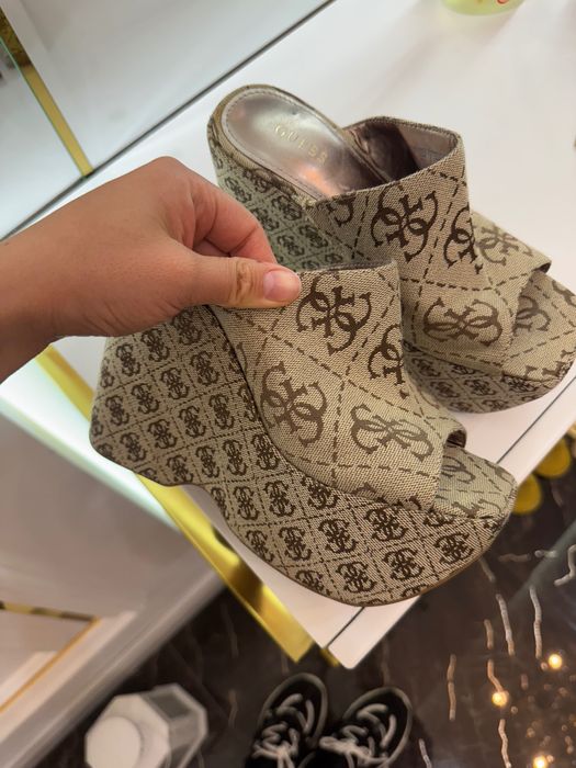 Женская обувь из Guess платформа