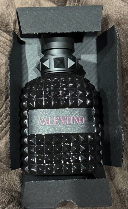 Valentino born in roma extradose uomo