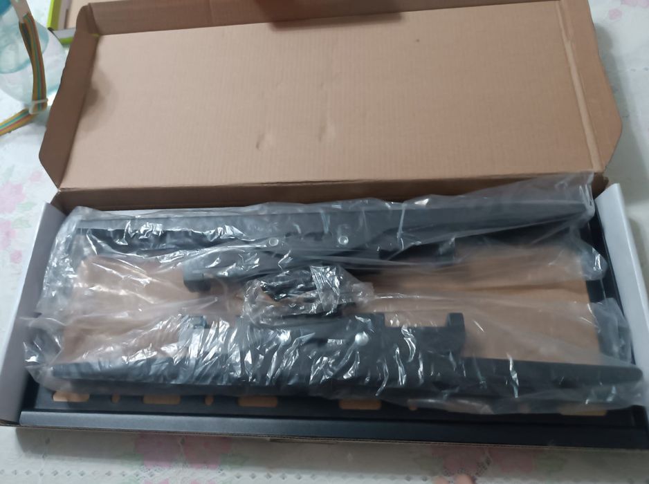 Продам дёшево Кронштейн для ТВ LED LCD до 140 см