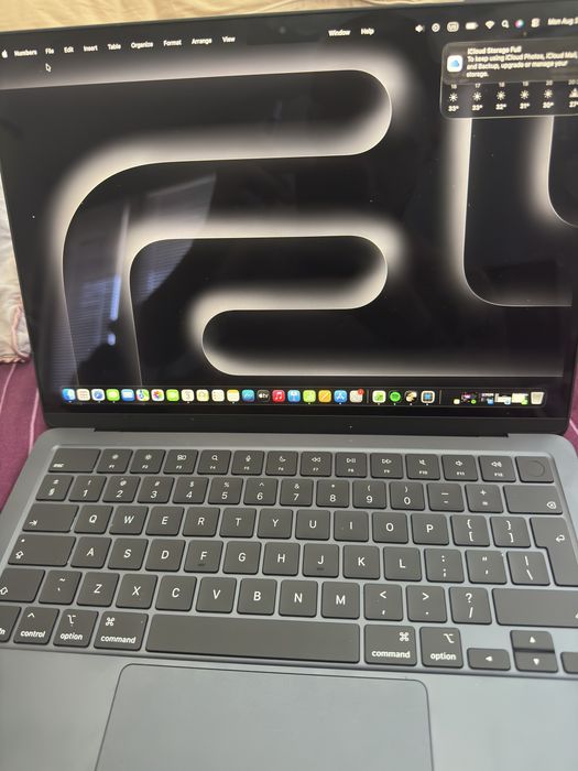 Не използван Macbook M4 air.    .
