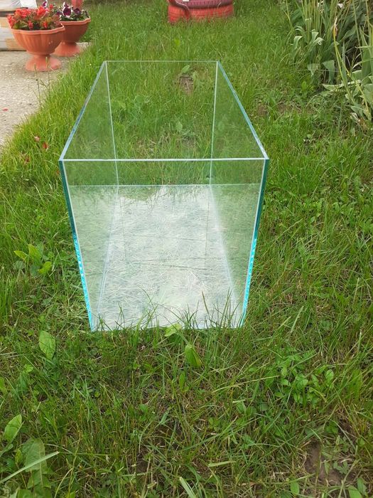 Acvariu mare   (sticla groasa de 6 mm)depentru pești sau reptile este nou!