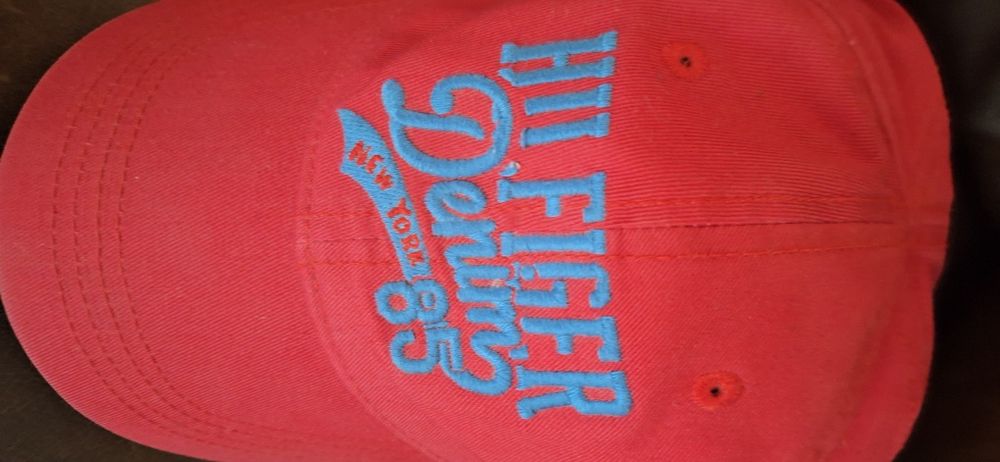 Детска шапка с козирка TOMMY HILFIGER  червена