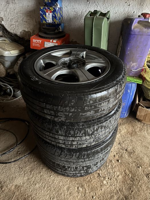 Продам комплект дисков с шинами R15