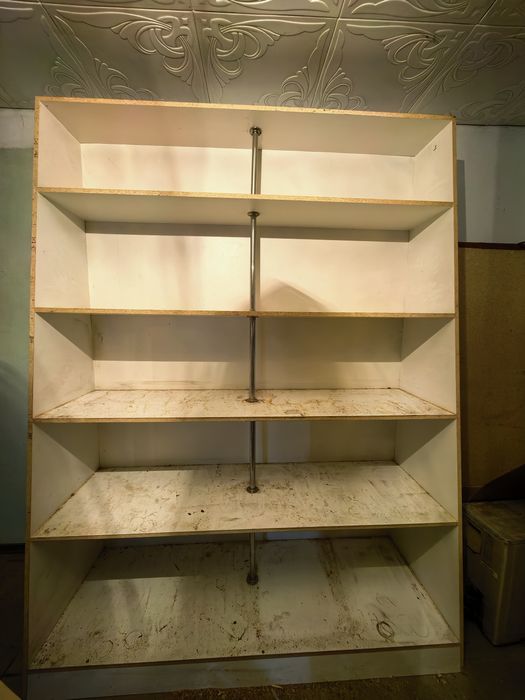Продам полки для магазина