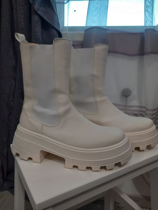 Бели боти 2бр. EVEN & ODD 38 н. и ASOS 37 н.