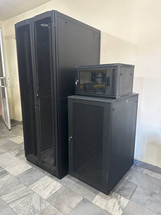 Шкаф настенный 42U