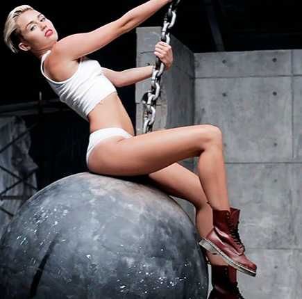 37 Dr Martens Cherry Red 10 EYE