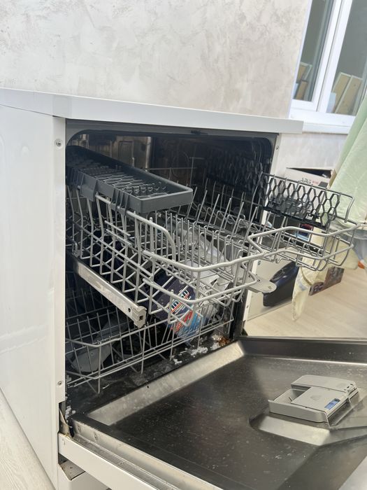 Продам бу посудомоечную машину