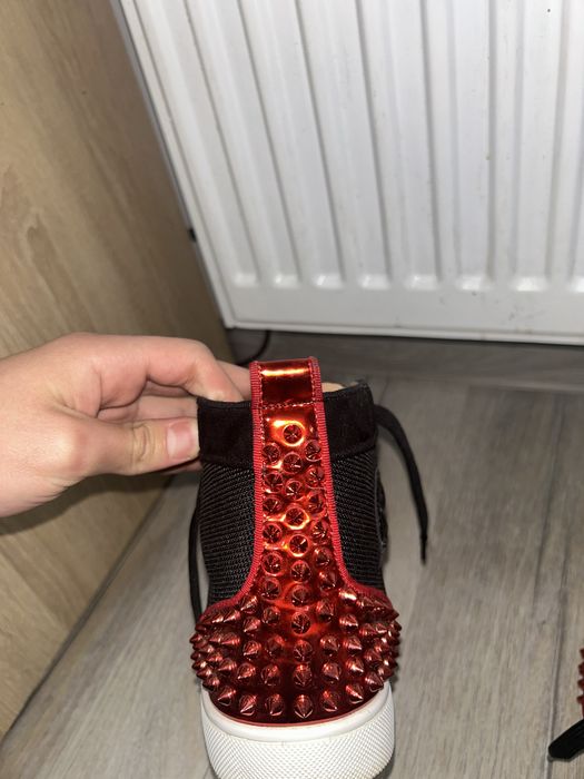 Vand Christian Louboutin marimea 42.5 pret negociabil