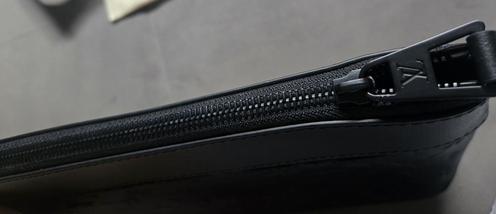 Оригинален клъч Louis Vuitton