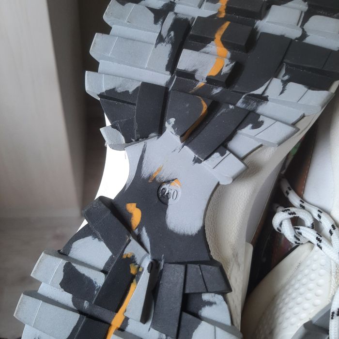 Продам новые красивые кроссовки Guga